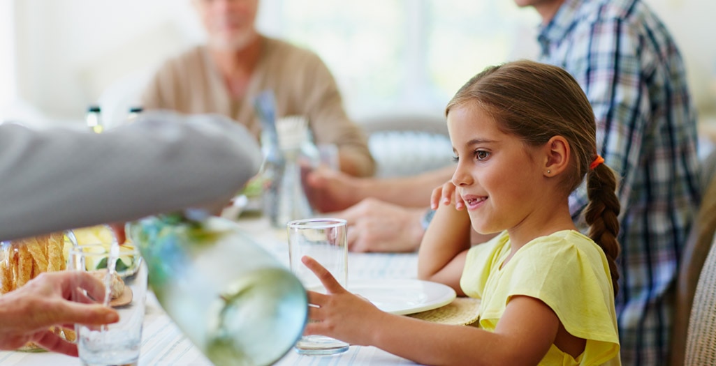 Nutriendo mi Bebé  ¿Cómo motivar a los niños para tomar agua?