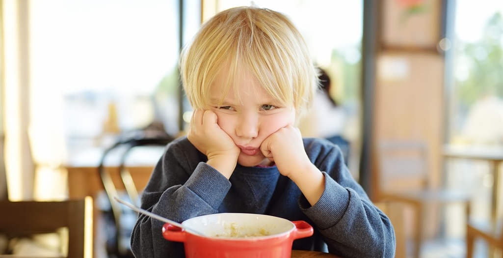 Mi hijo no quiere comer: causas y qué hacer cuando un niño rechaza los alimentos