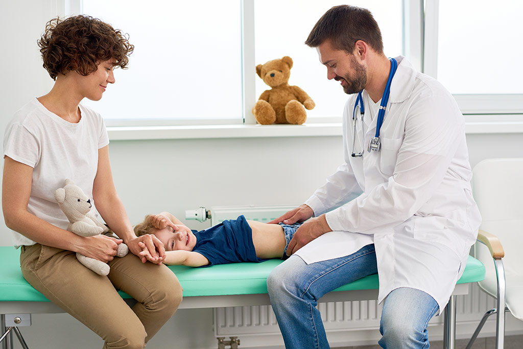 Niño en el médico